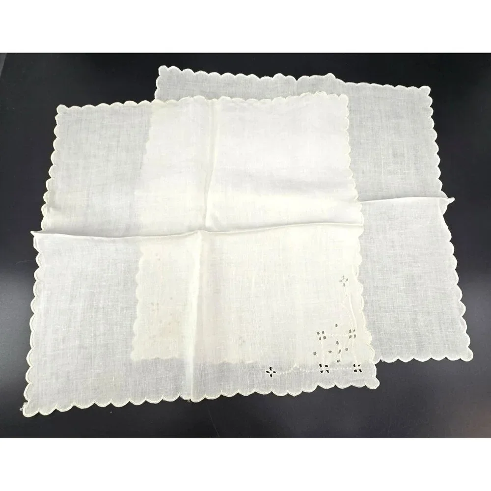Vintage Cream Embroidered Linen Napkins With Scalloped Edges Set of 4 JJ3965